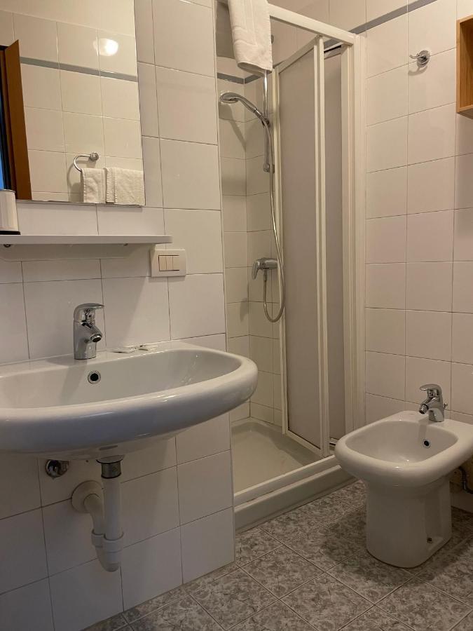 Albergo Della Torre Черноббио Экстерьер фото